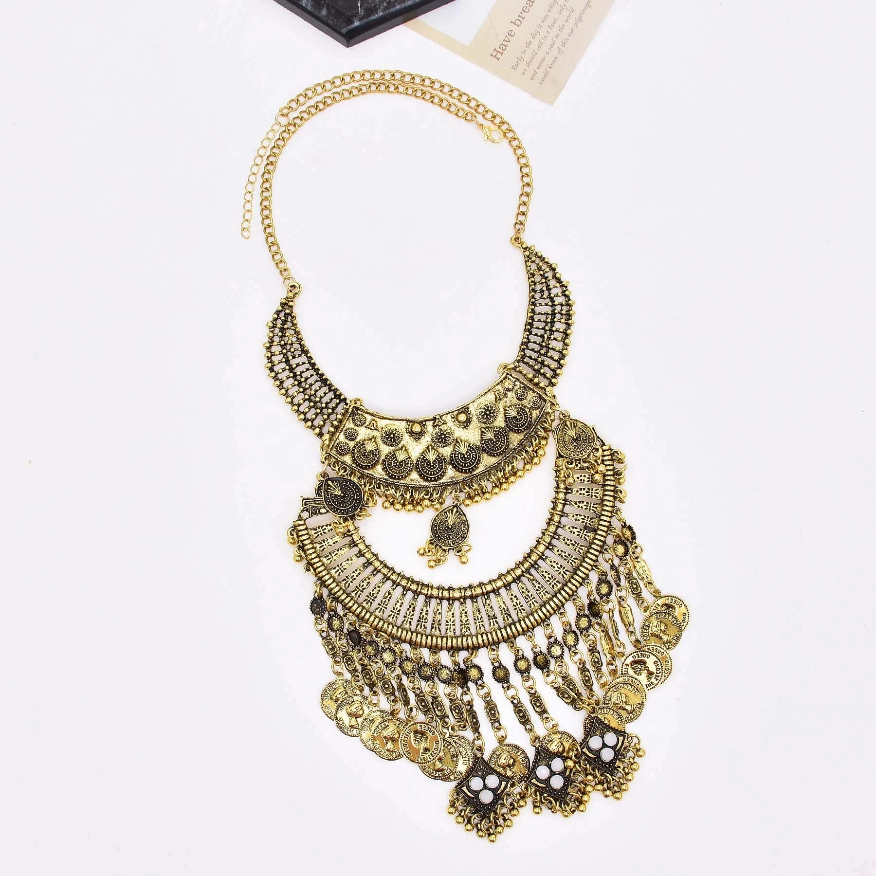 Collar con pechera de monedas  - Ethnic Fashion Pakistan reseña y precio